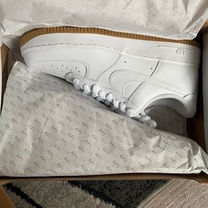 Men’s Air Force 1 white w/gum bottoms